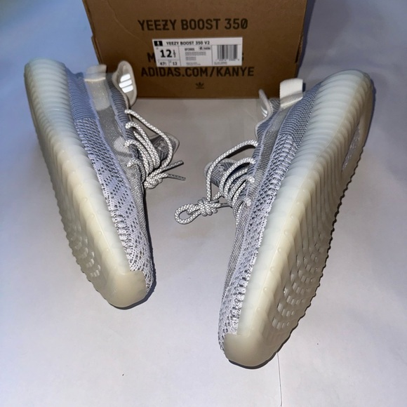 Adidas Yeezy Boost 350 V2 in Static - Picture 2 of 5